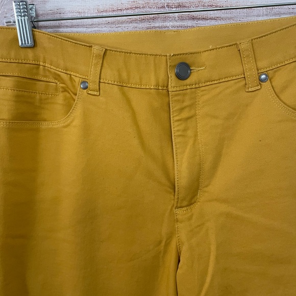 EUC Christopher & Banks Signature Slimming 5 Pocket Capris Womens 14 Mustard - Picture 2 of 5